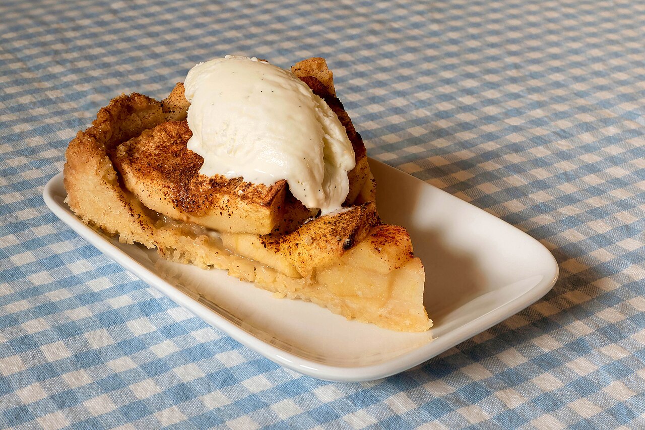 Migmom Festive Apple Cake